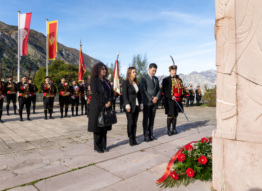 ČELNICI OPŠTINE KOTOR POLOŽILI VIJENCE...